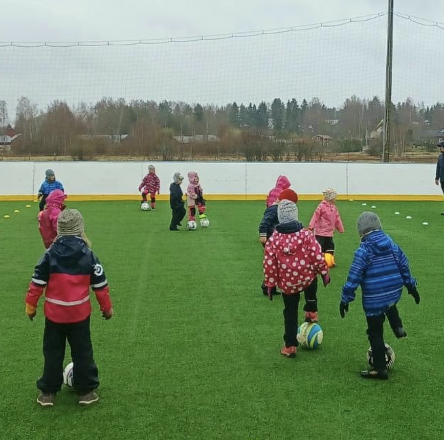 Föräldra- och barnfotboll våren 2025 – Lek, rörelse och fotbollsglädje!