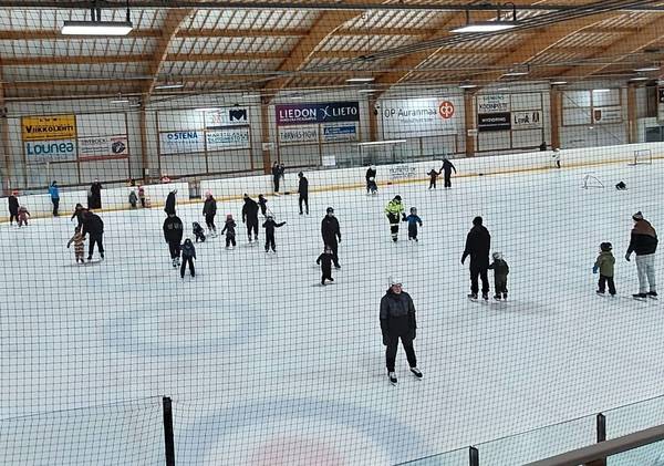 TarU Hockey seuratoiminnan sydän luistelu- ja kiekkokoulu 30-vuotta! 