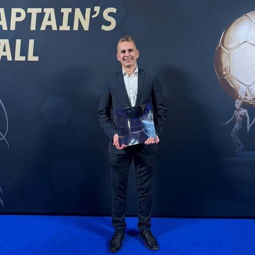 PALKINTO KOTIIN! 🏆🔴⚪ ALEKSI GULLSTEN ON KAKKOSEN LOHKONSA PARAS!