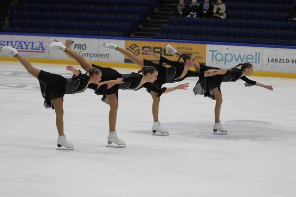 Muodostelmaluistelun SM-joukkueet kilpailivat valintakilpailussa Metro-areenalla 3.-4.12.2022