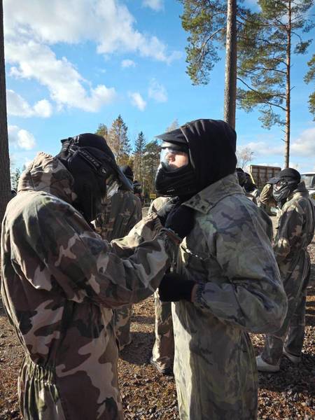 Kausi paketoitiin värikuulapelillä!