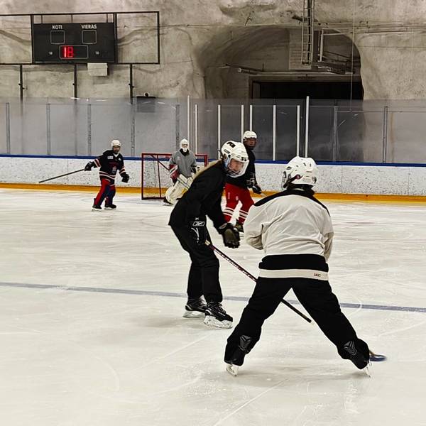Selvitä Suomen suurin urheilusalaisuus: aloita ringette!