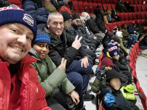 TuTo Hockey kannustamassa joukkueen voimiin!!!