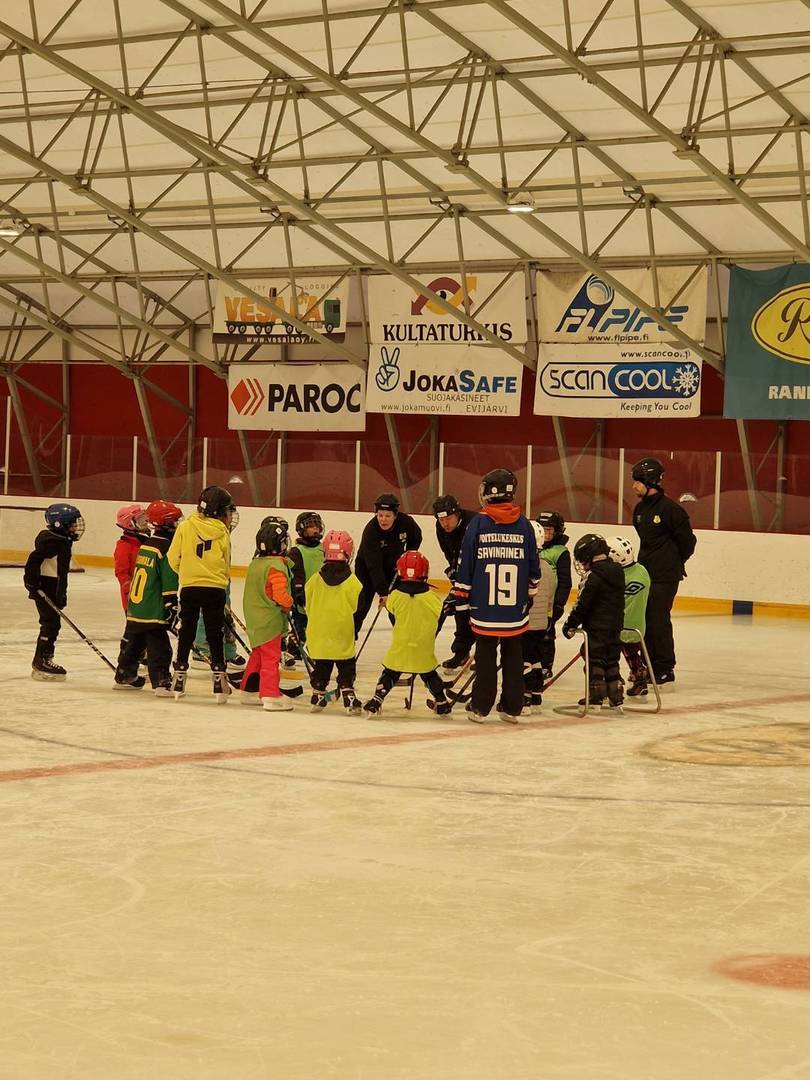 Hockeyskolan/Kiekkokoulu 🦁😊🏒