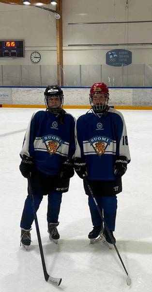 Alva och Ella på Pohjola Pre Camp läger