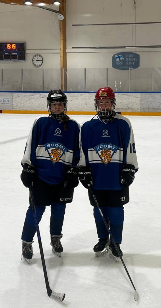 Alva och Ella på Pohjola Pre Camp läger