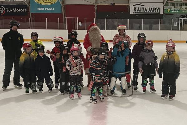 God Jul från hockeyskolan - Hyvää Joulua kiekkokoulusta