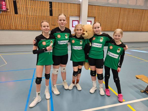 D-12 tyttöjen turnaukset Karvialla ja Vaasassa