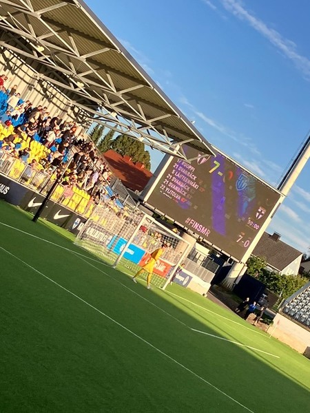 VG-62 P13 kannusti Pikkuhuuhkajia voittoon Veritas Stadionilla!