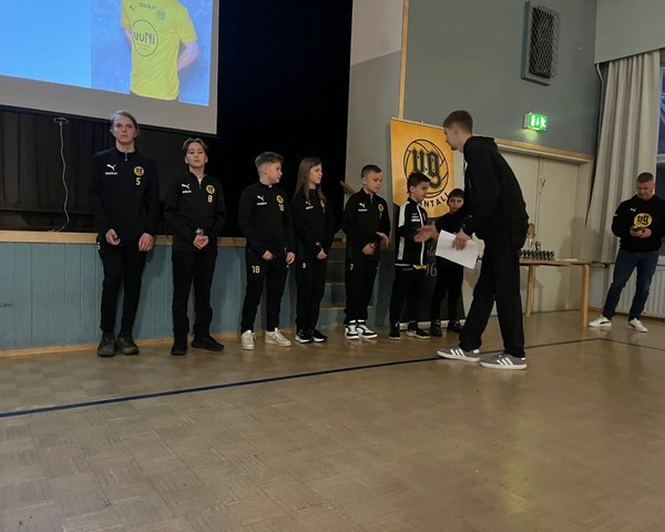 Jalkapallojaoston päättäjäisissä palkittiin pelaajia ja toimihenkilöitä