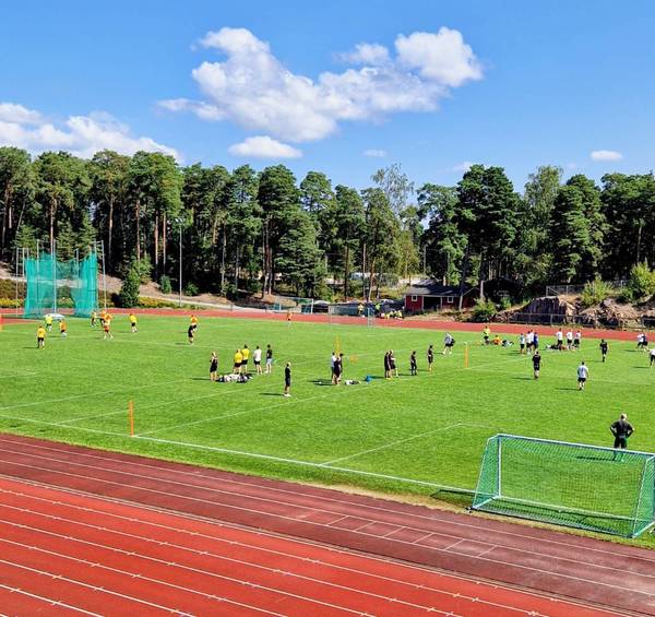 Kerää kaveriporukka ja vietä aurinkoinen lauantaipäivä Naantalin Kuparivuorella