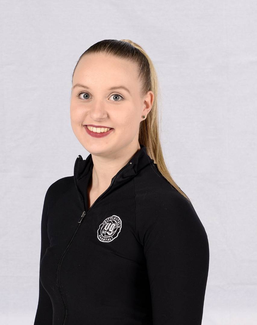 Luistelukoulun vastuuvalmentaja ja muodostelmaluistelun tuntivalmentaja: Aliisa Wahlsten