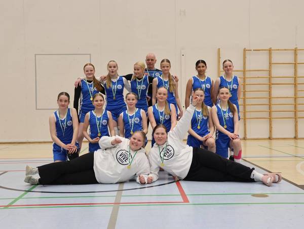 Vedon C-tytöille Keskisen alueen mestaruus
