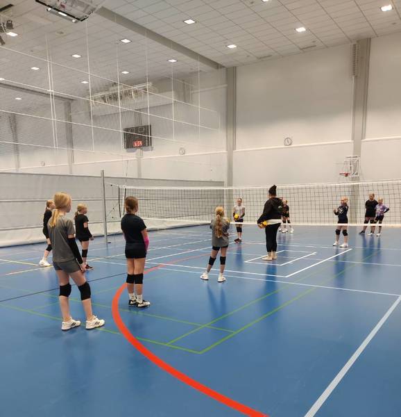 Meil on hyvä jengi koossa taas!