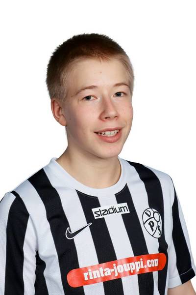 Kalle Huhta U16-maajoukkueen mukana UEFA Development -turnaukseen