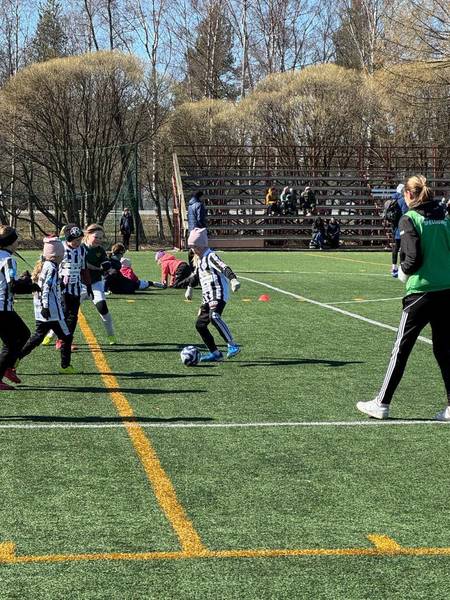 Kevät potkaistiin käyntiin hymyssä suin – FC Sportin kevätturnauksella!