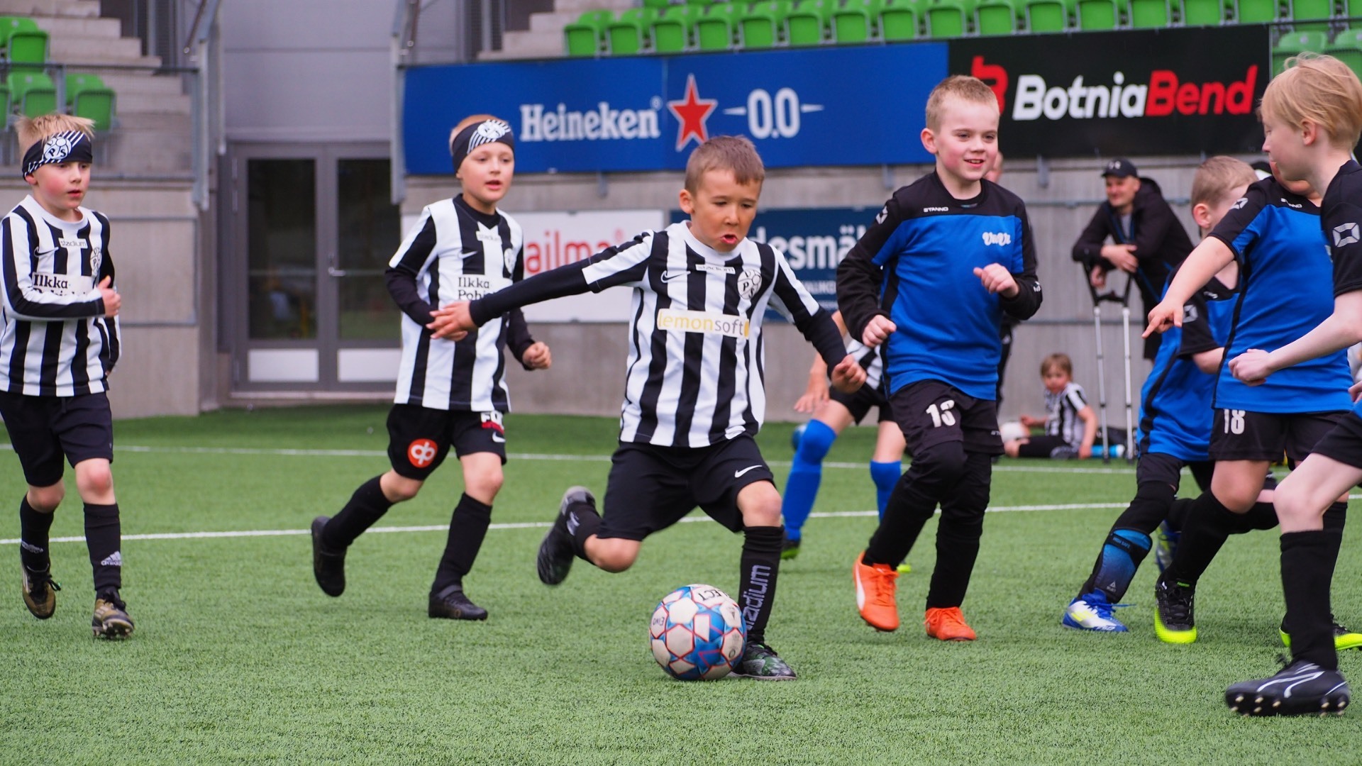Junnuliiga 25.6. pelit / spelen / matches	