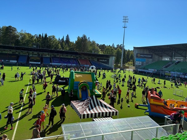 Junnuliigan peli-ilta ke 1.7. Lemonsoft Stadionilla