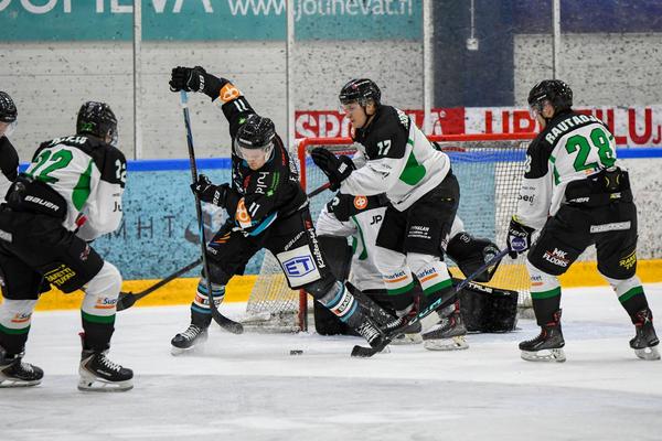 Cowboys vei paikallisderbyt