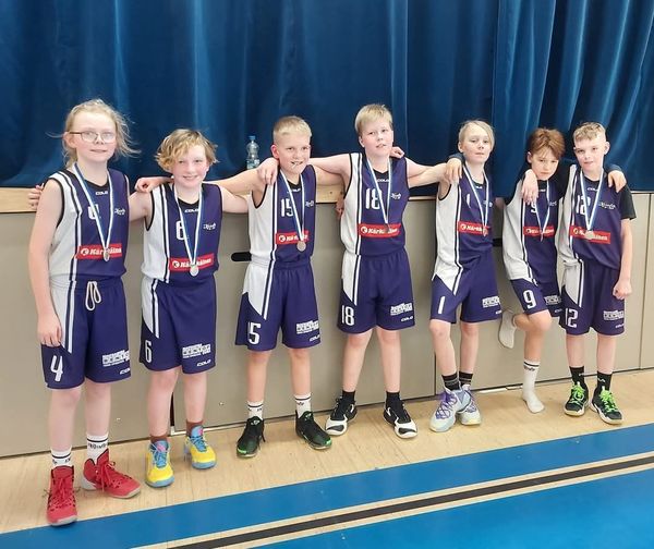 ​Koripallossa U12 pojille hopeaa