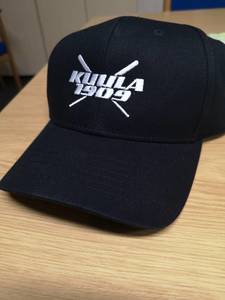 Kuulapesis lippis musta käyrälippa 25€