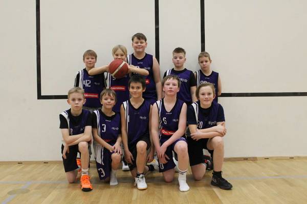 Täpärät voitot kotiturnauksesta