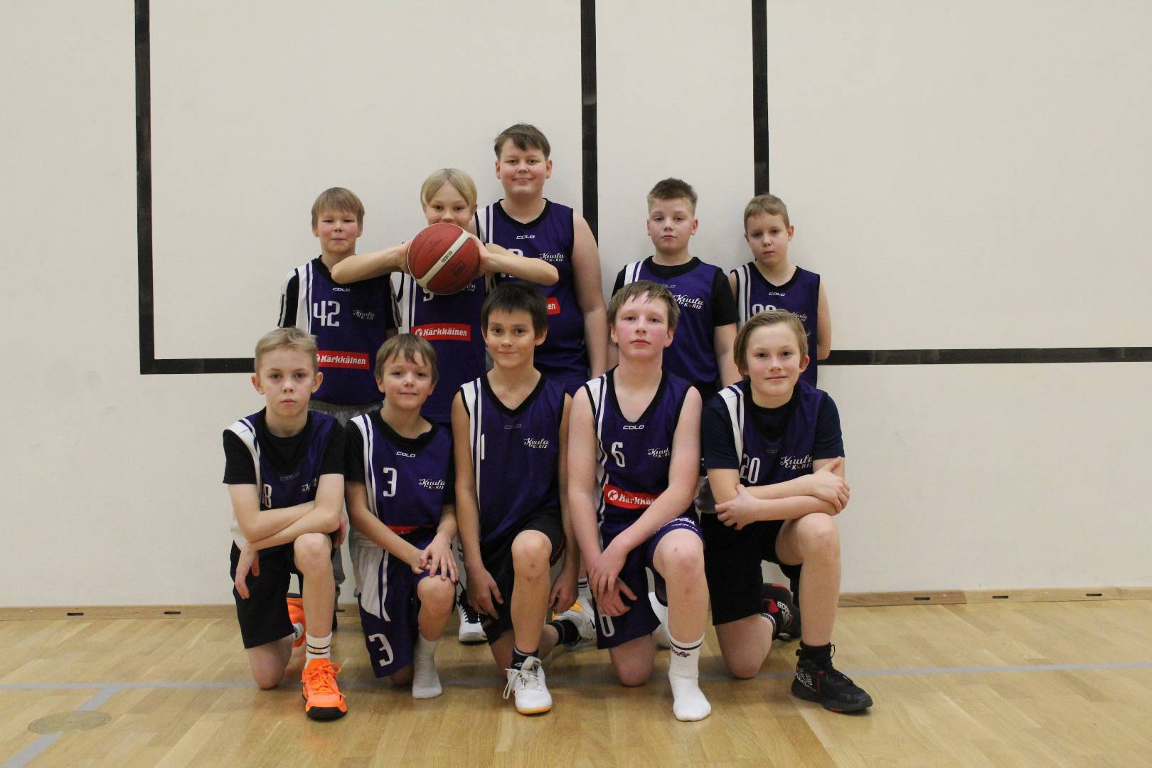 Täpärät voitot kotiturnauksesta