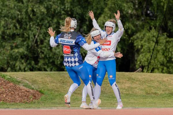 Kuulakasvatti Jenni Matola naisten Itä-Länsi-ottelussa kentän paras