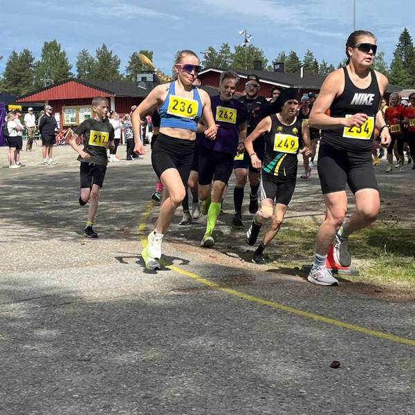 ​Anna-Kaisa Saari 1:28:41 puolimaratonilla Vieremällä