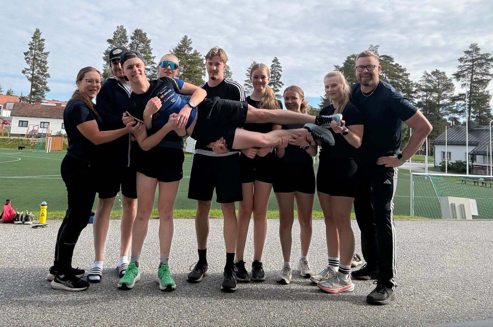 Kuula Ski Team leireilee Vuokatissa.