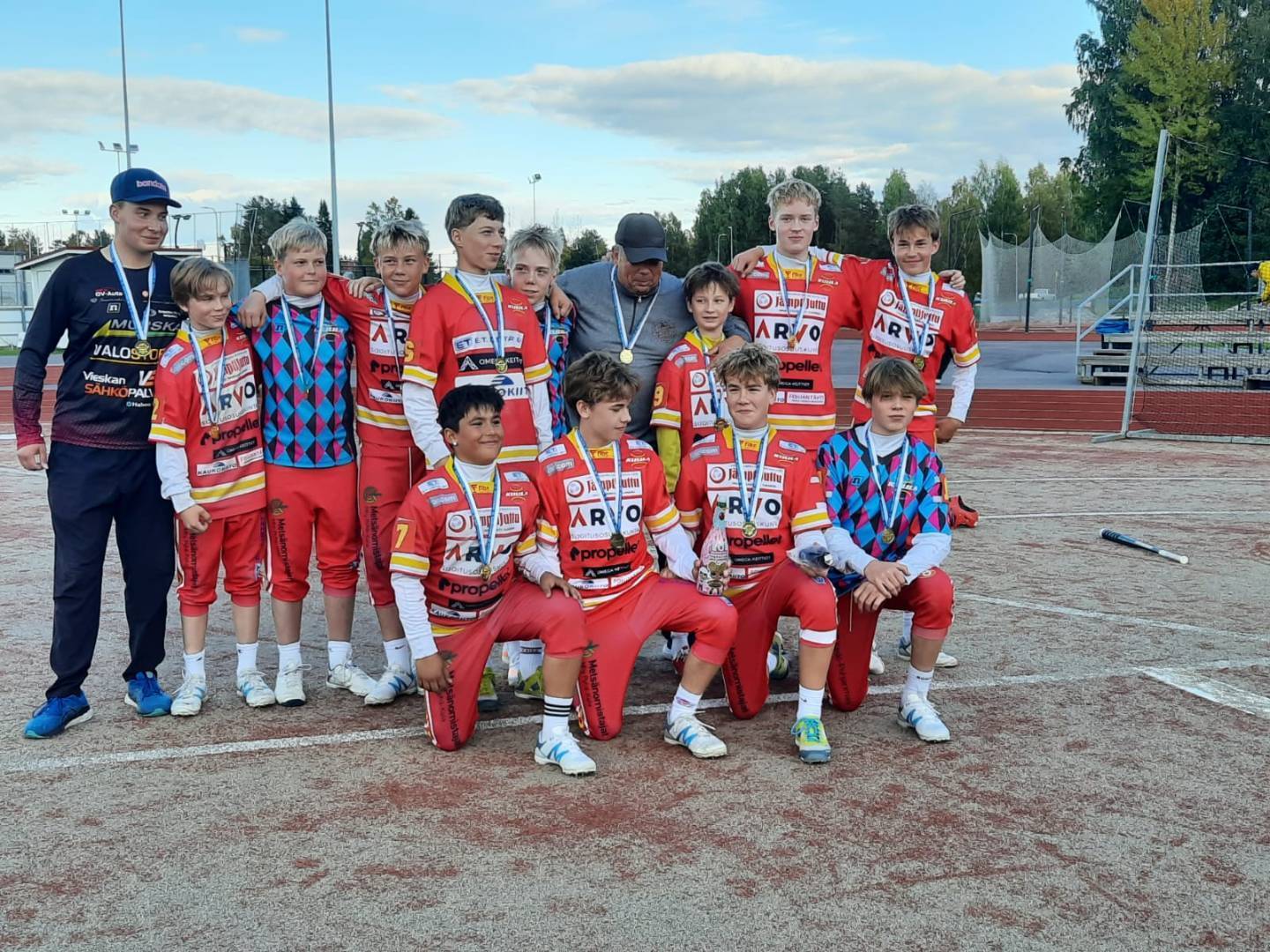 D-juniorit pelasivat itsensä mitaleille