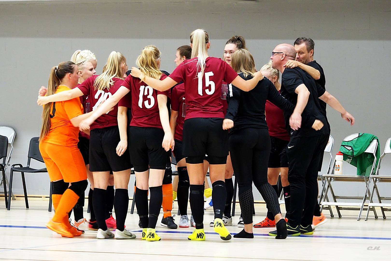 Naisten Futsal Liiga kausiennakko