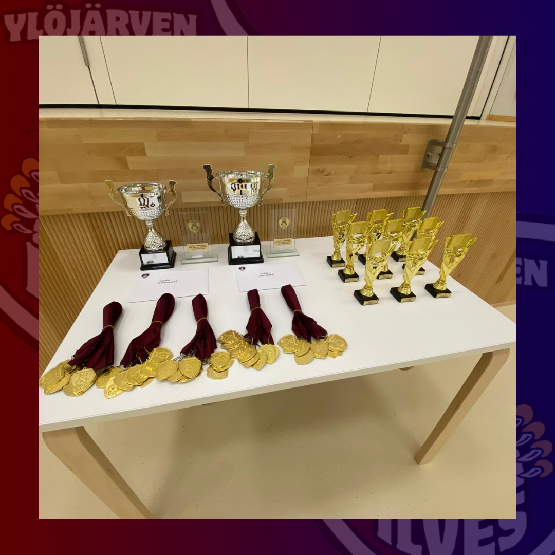 Ylöjärven Ilves juhli salibandykautta – pelaajia ja seuratoimijoita palkittiin